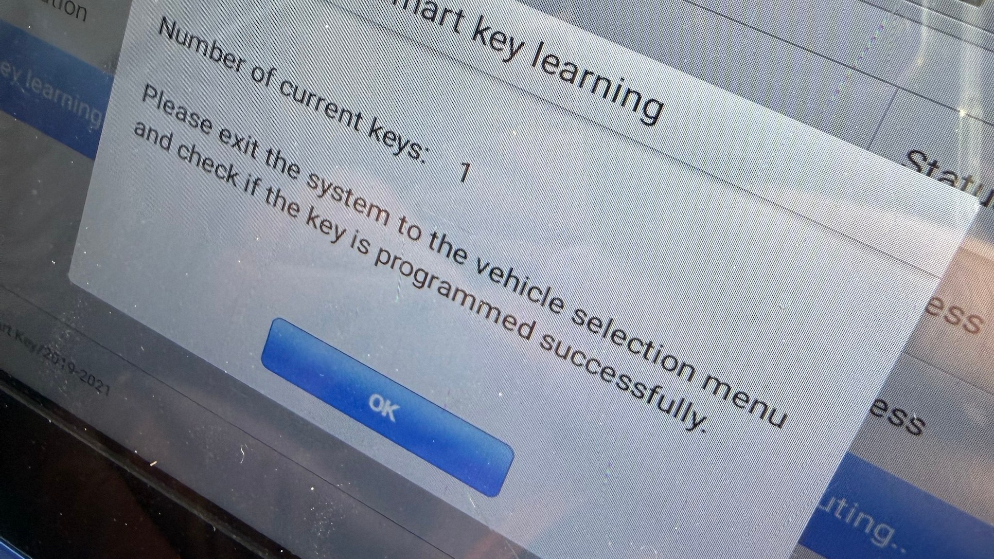 A programozó készülék visszaigazolja, hogy a Kia Sportage keyless kulcsának tanítása sikeres volt
